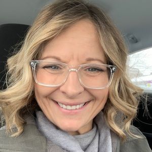 Meet your Posher, Lori